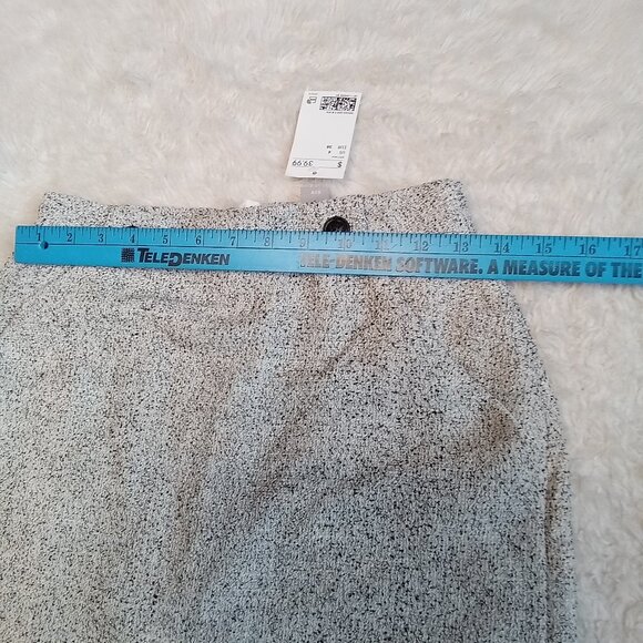 H&M Women's Beige Back Zip Pockets Straight Pencil Skirt Size: 4 - Picture 4 of 6